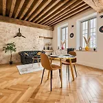 Le Rousseau - Appartement & Suite En Hypercentre